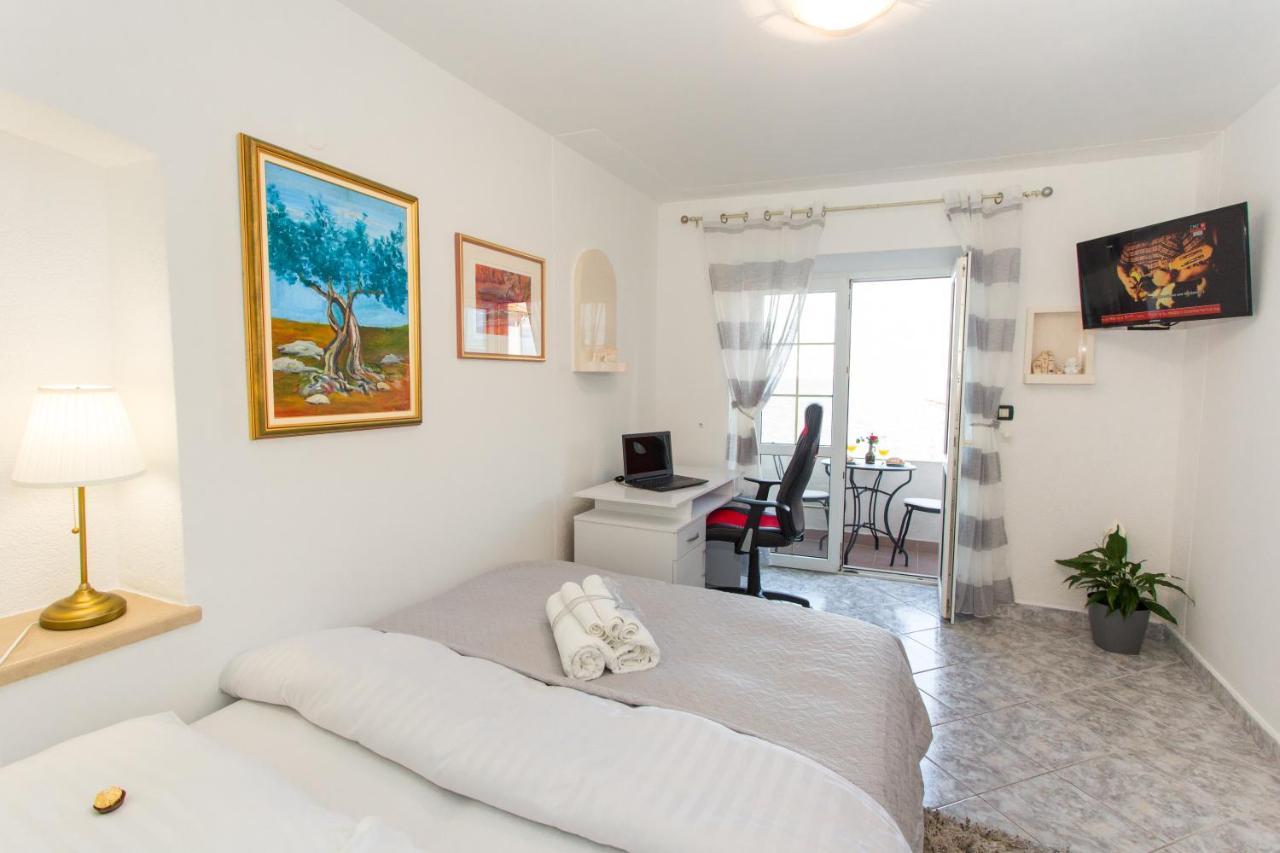 Apartments Desirée Sutivan Extérieur photo